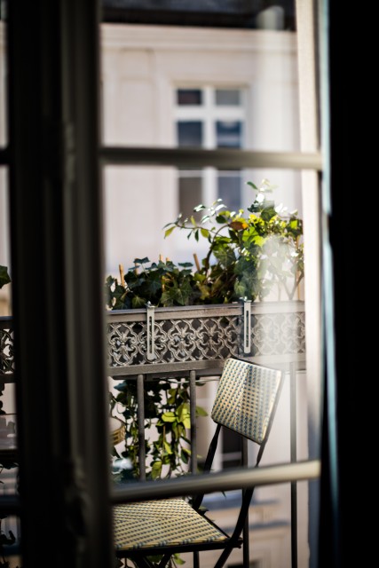 hotel-providence-paris-classic-room-balcony