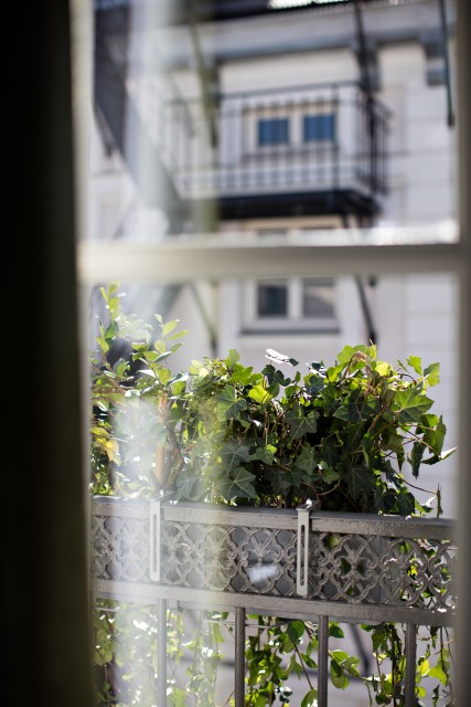 hotel-providence-paris-superior-room-balcony