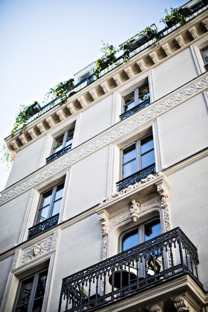 hotel-providence-paris-facade-old-building