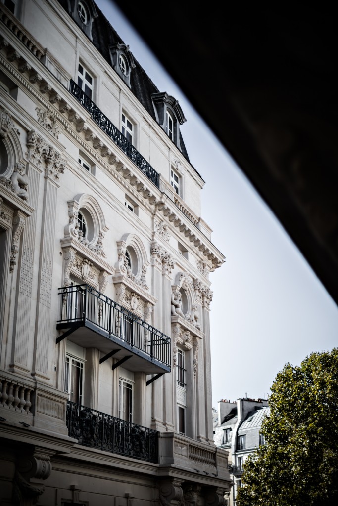 hotel-providence-paris-vue-cote rue